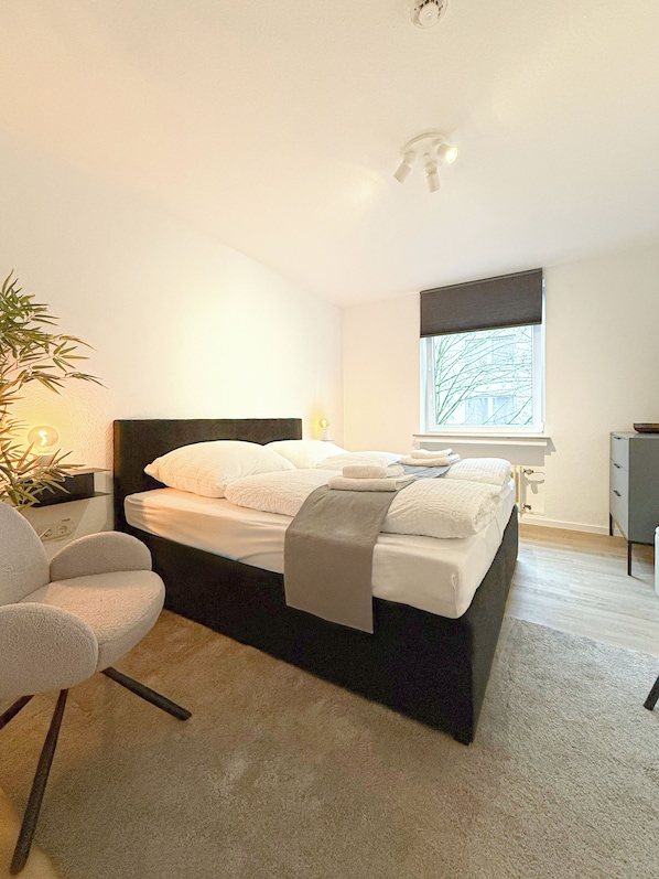 Großes Kingsize-Bett (180×200)