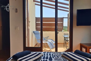 Vue sur la terrasse depuis le couchage