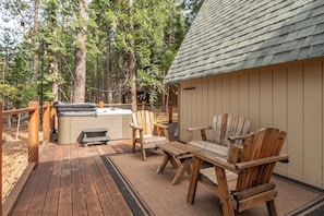 Spacious Deck w/ Hot Tub!