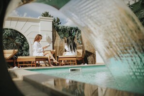 Pool waterfall
