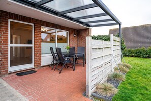 überdachte Terrasse
