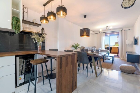 Modern two-bedroom, two-bathroom flat in beautiful seaside urbanization. (1)