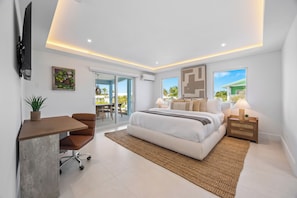 King Bed + En-suite Bath + Work Desk