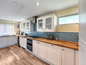 Kitchen | Tyn Y Celyn HolidaysTyn Y Celyn, Mold