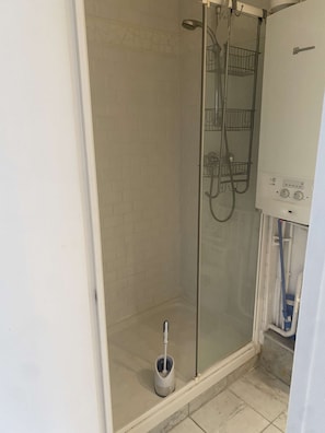01 : shower room