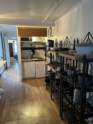 01 : kitchen/lounge