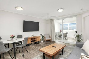 The living and dining space is open plan creating a cosy space to relax for couples or solo travellers.

