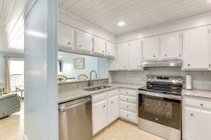Kitchen | Drip & Keurig Coffee Maker | Dishwasher | Toaster