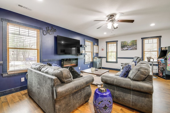 Gatlinburg Vacation Rental | 1BR | 1BA | 2 Steps to Enter | 850 Sq Ft