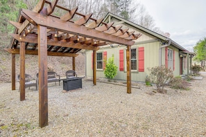 Gazebo | Fire Pit | Outdoor Seating