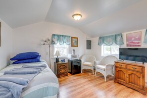 Living Room | Free WiFi | Roku TV | Window A/C Unit | Twin Bed