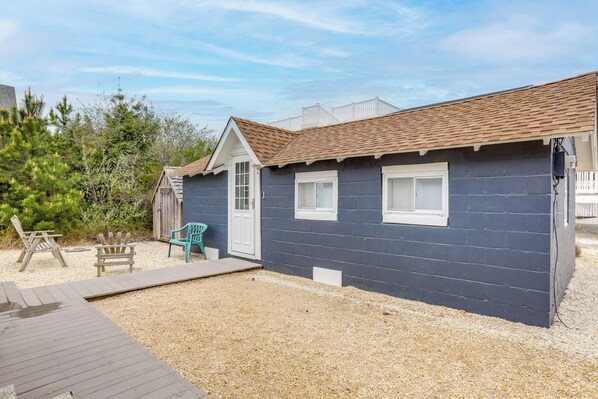Surf City Vacation Rental | 1BR | 1BA | 800 Sq Ft | 2 Steps to Enter