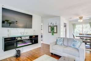 Living Room | Free WiFi