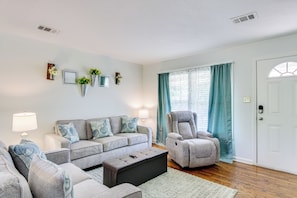 Living Room | Single-Story Home | Central A/C & Heating