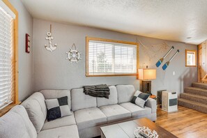 Living Room | 1st Floor | Smart TV | Free WiFi