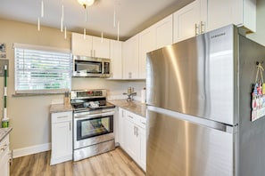 Kitchen | Private Workstation | Free WiFi