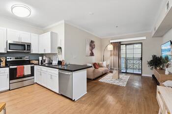 Best getaway in Santa Monica w/Gym, Pool, Free Parking