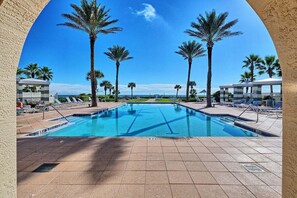 Luxury Oceanside Pool
