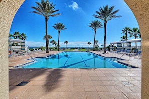Luxury Oceanside Pool