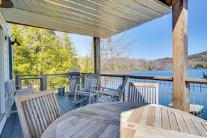 Deck | Gas Grill | Dining Set