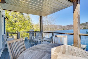 Deck | Gas Grill | Dining Set