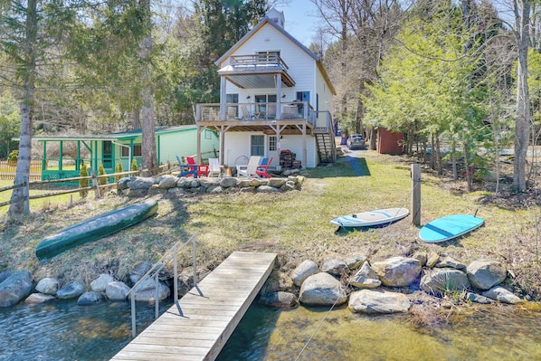 Tinmouth Vacation Rental | 3BR | 2.5BA | 1,800 Sq Ft | 4 Steps to Enter