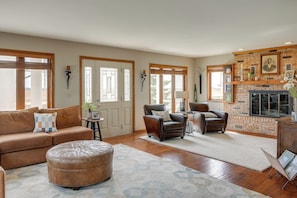Living Room | 1st Floor | Smart TV | Central Heating & A/C | Free WiFi