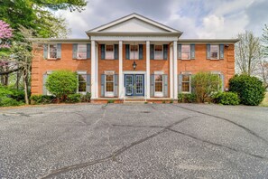 Property Exterior | Shared Parking Lot (First-Come, First-Served)