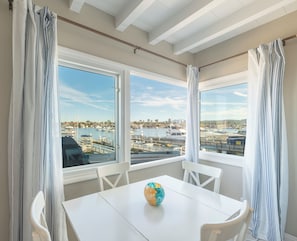 Cozy breakfast nook with a view. (Unit A)