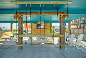 Your very own Tiki Bar! (Blutopia)