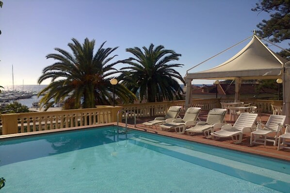 Schwimmbad des Ferienhauses