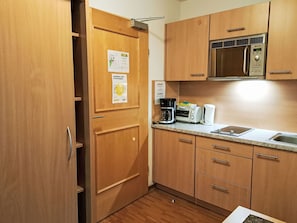 Bois, Design Intérieur, Sol, Meubles, Sol, Cabinetry, Cuisine, Appareil De Cuisine, Principaux Appliance, PiÚce