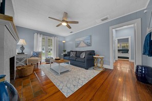 Spacious living room with modern amenities – perfect for family getaways in Ocala