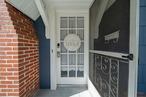 Inviting front entrance to your Central Florida getaway – minutes from top Ocala attractions.