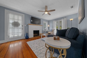 Spacious living room with modern amenities – perfect for family getaways in Ocala