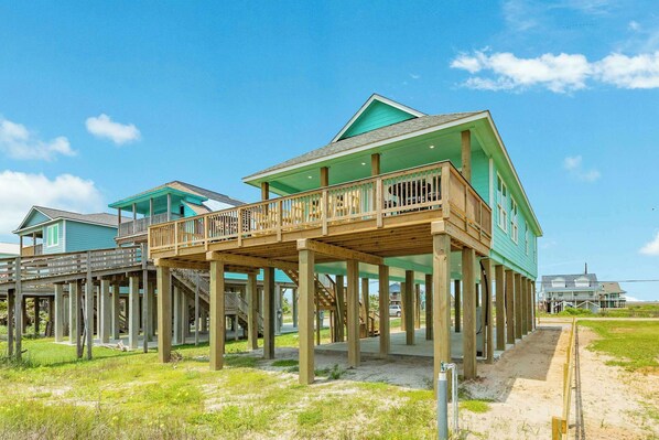 Welcome to Sea Holly! Beachfront property, sleeps 10, brand new build. 