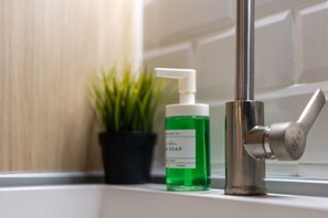 Bathroom amenities