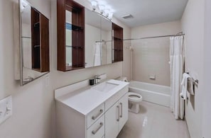 Full Bathroom 2