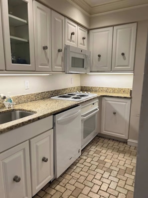 Fully equipped kitchen.