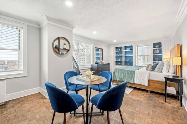 Dining/ office space