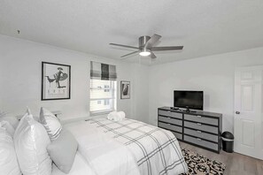 Bedroom with a queen size bed