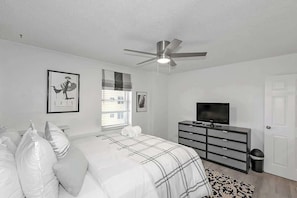 Bedroom with a queen size bed