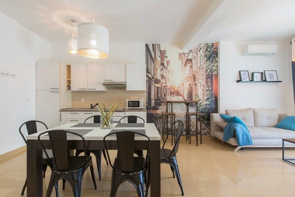 Living Room / Lounge