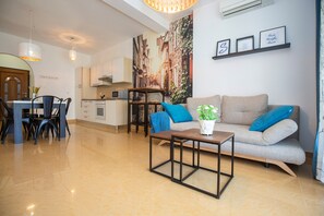 Living Room / Lounge