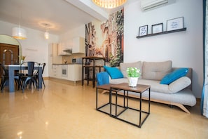 Living Room / Lounge