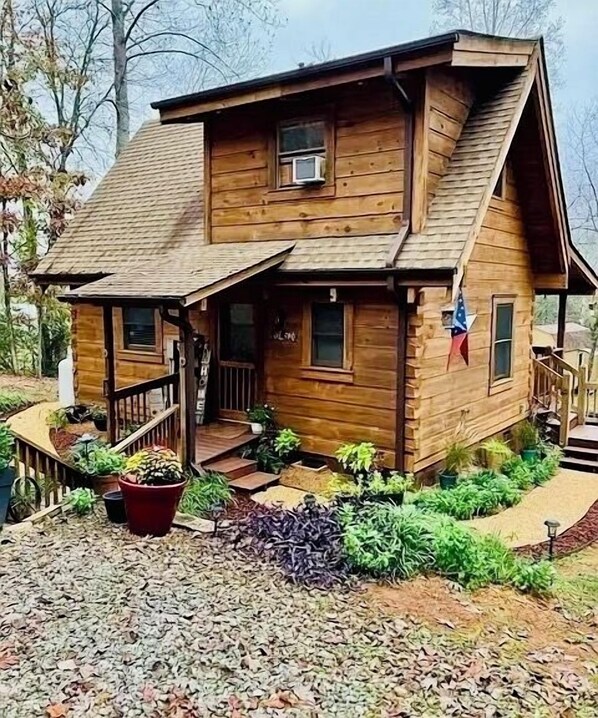 Welcome to Rosemead Cabin!