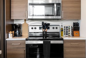 The kitchen’s open layout allows you to move freely as you prepare meals, with everything you need at your fingertips.