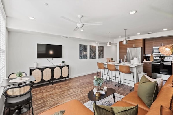 The living room invite you to relax and unwind, with a layout designed to maximize comfort and tranquility.