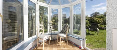 3 Menague, Rock. Ground floor: This delightful home is ideal for couples, families, or friends