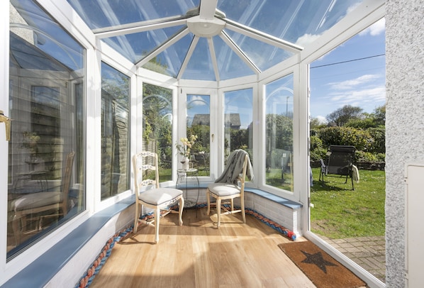 3 Menague, Rock. Ground floor: This delightful home is ideal for couples, families, or friends
